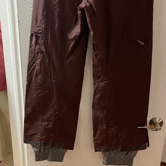 Bonfire deep burgundy snowboarding pants. New without tags! - Picture 7 of 7